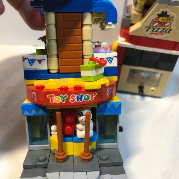 Building Block Sets as is no instructions extra pieces included - Picture 6 of 13